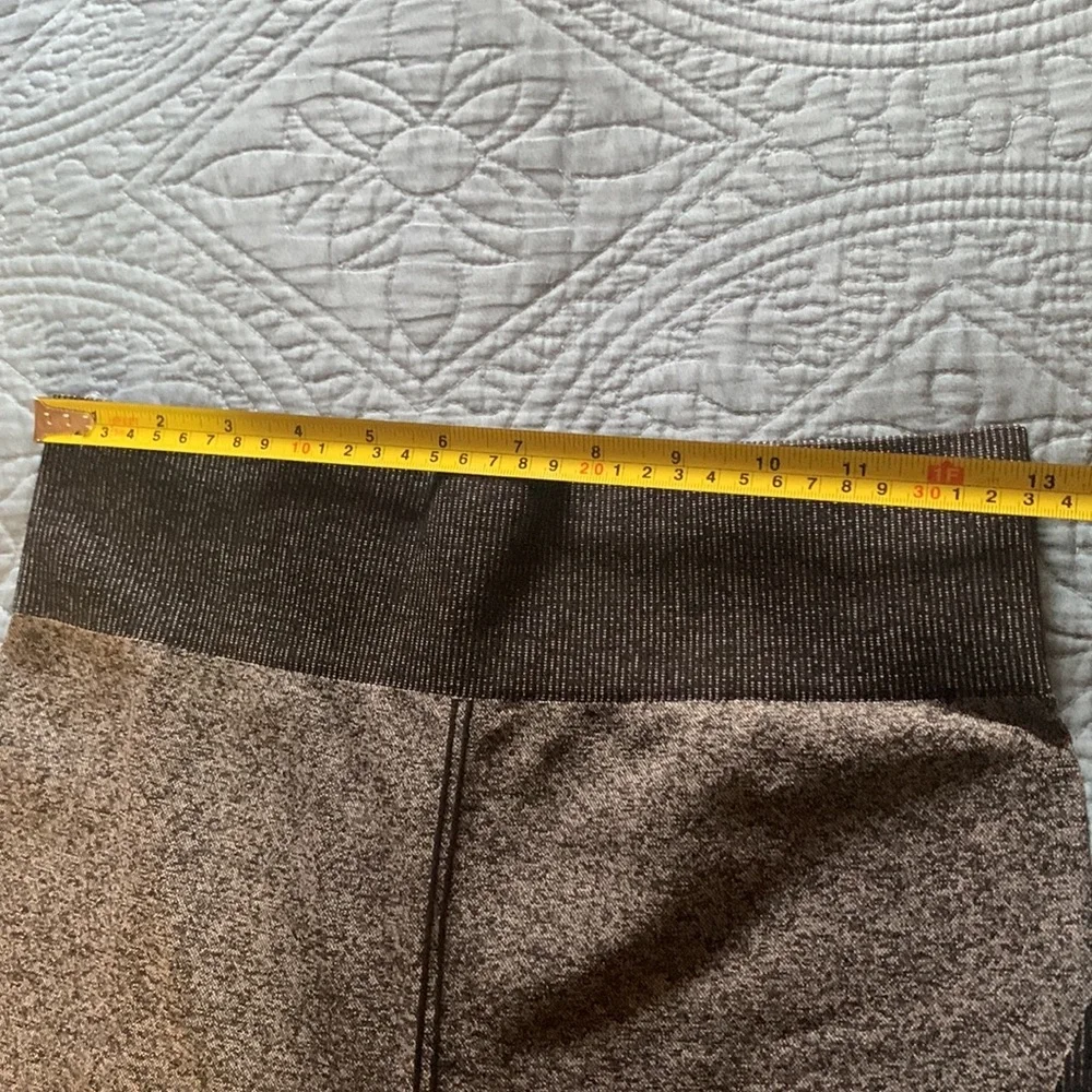 Fabletics Black High-Waisted Seamless Arlene Capri Tight Legging Size‎ S (4-6)